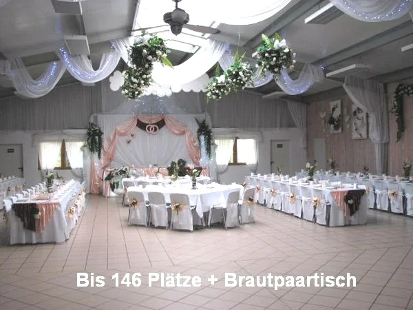 Bestuhlungsplan der Eventhalle Partyland für 146 Plätze + Brautpaartisch